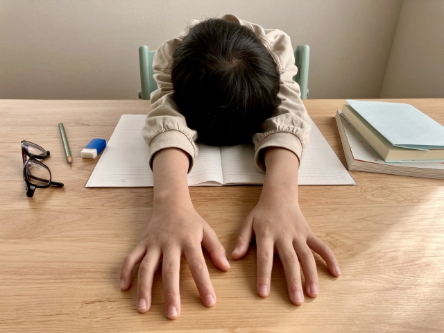 連續做功課的時間不宜超過30分鐘至1小時。(示意圖) 連續做功課的時間不宜超過30分鐘至1小時。(示意圖)