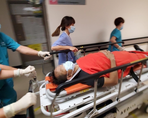 一名58歲男子於新娘潭行山墮石澗，受傷送院治理。