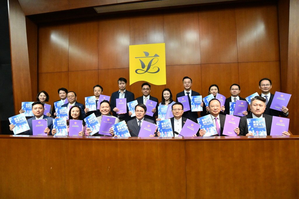 民建联周浩鼎表示,即使录得盈余仍要保持审慎。 民建联周浩鼎表示,即使录得盈余仍要保持审慎。
