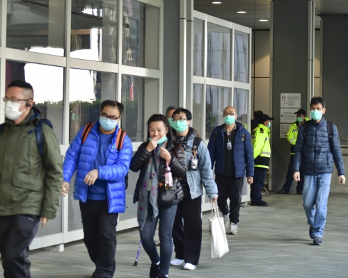 公務員佩戴口罩。資料圖片