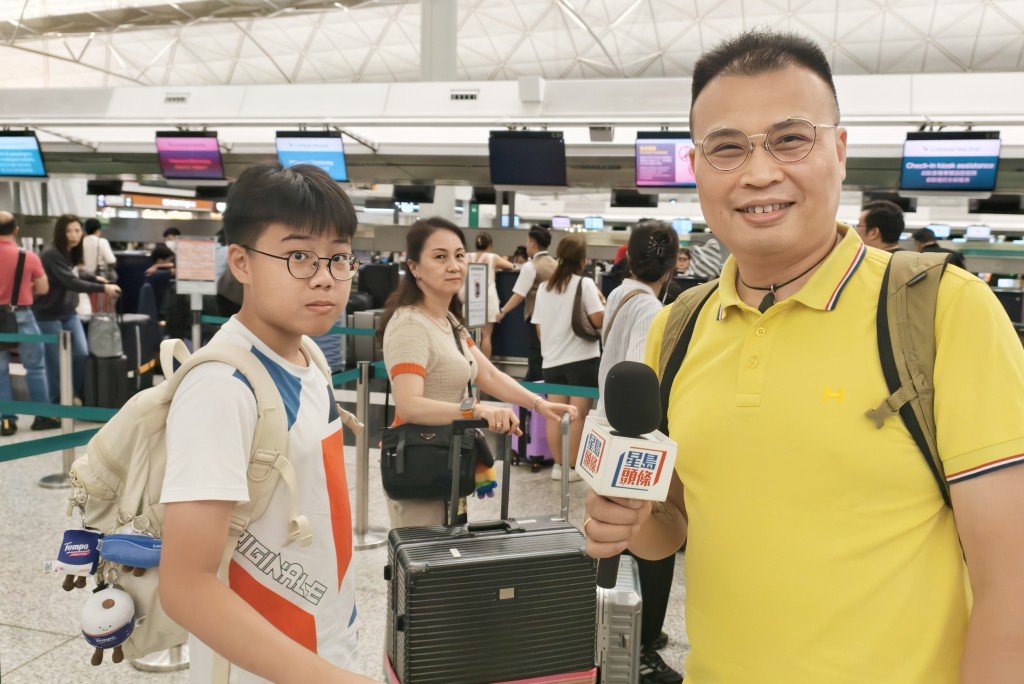 旅客關先生原定今早10時前往加拿大，其後被安排轉搭今晚7時的航班前往多倫多。