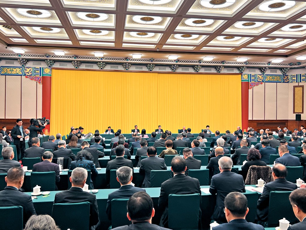 全國兩會正在北京舉行，丁薛祥聽取港澳政協發言。