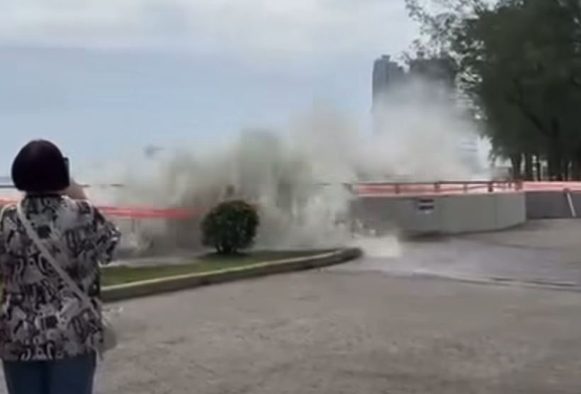 大浪湧上岸。 FB唐伯虎車cam L（香港群組）