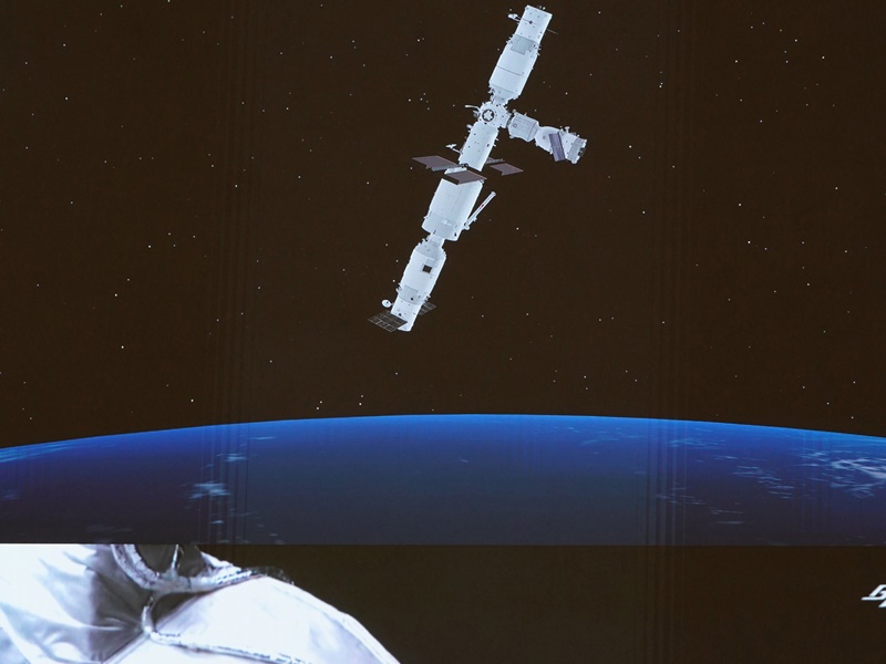 神舟13号载人飞船与空间站组合体完成自主快速交会对接。新华社