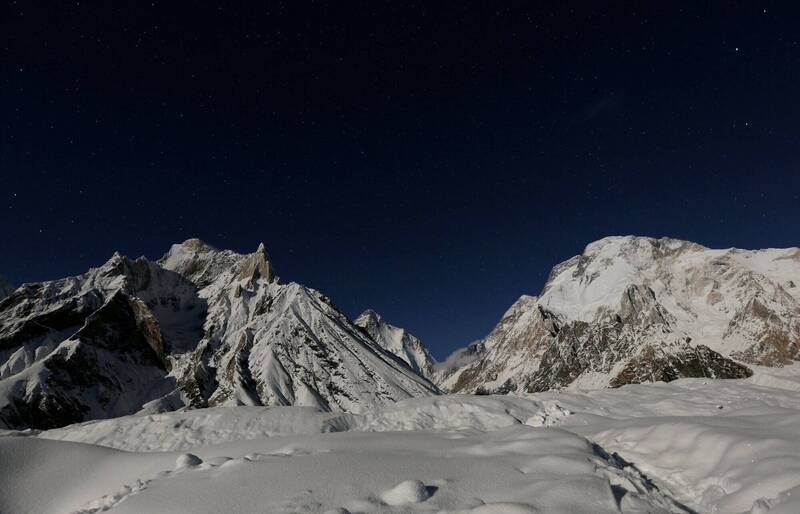 世界第12高峰、海拔超过8000米的布洛阿特峰发生雪崩。路透社