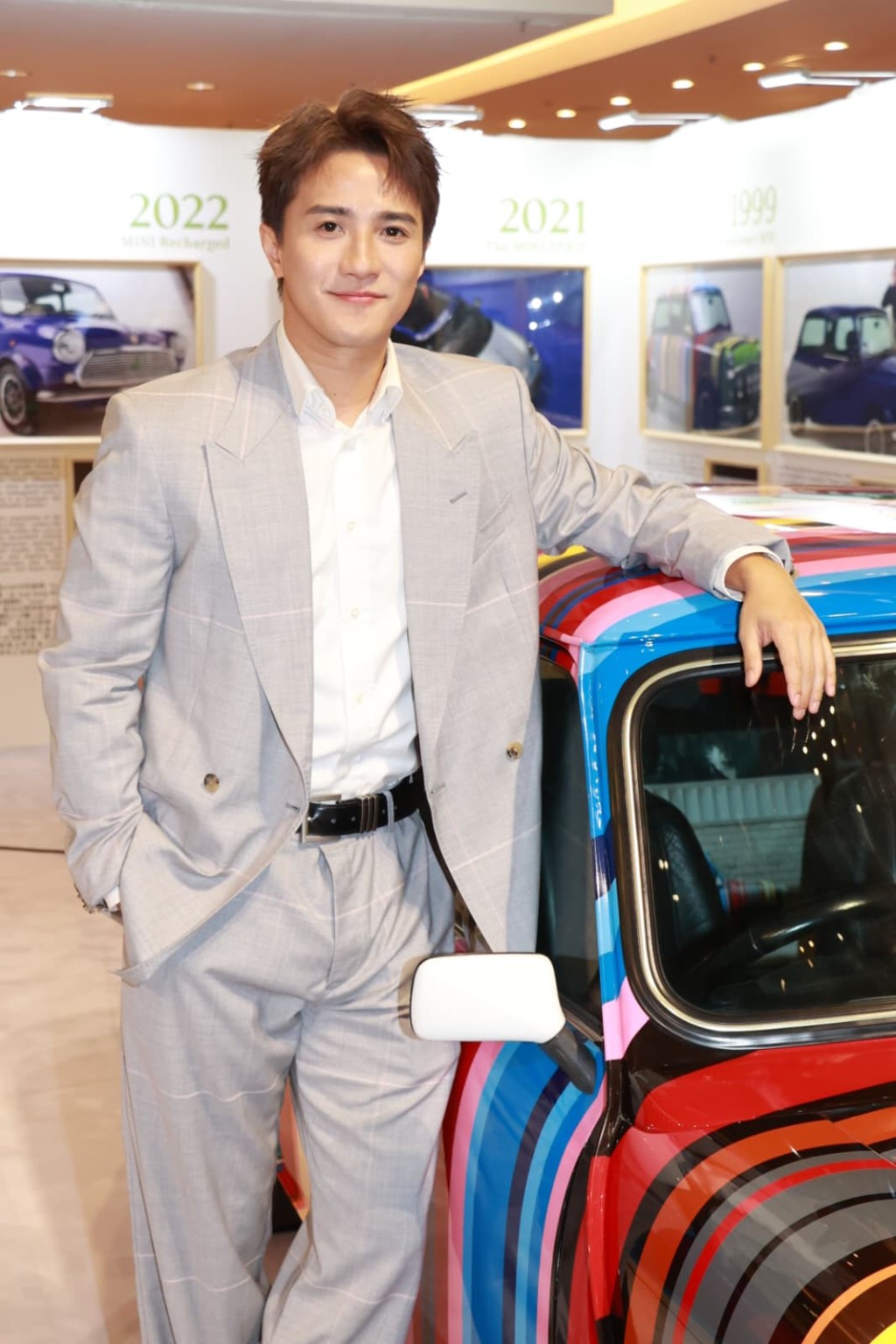 朋友笑黃庭鋒手車慢。