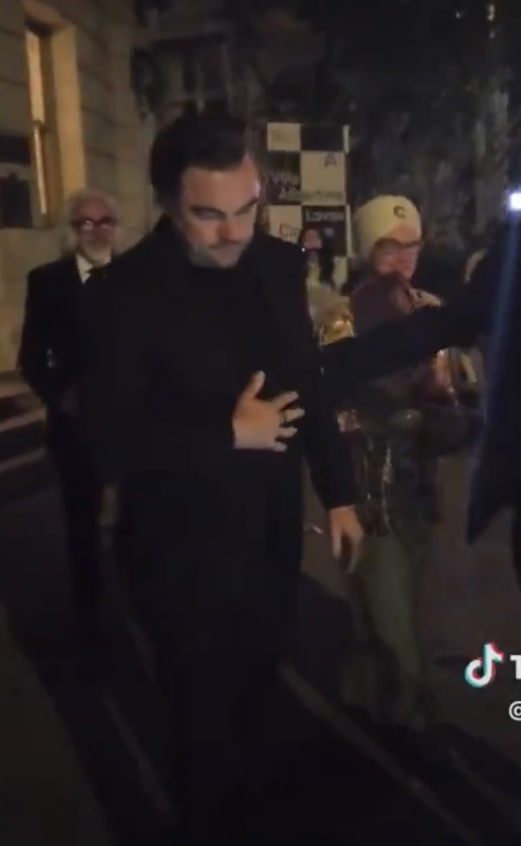 里安納度與父母George及Irmelin一同現身支持史高西斯及迪尼路。 里安納度與父母George及Irmelin一同現身支持史高西斯及迪尼路。
