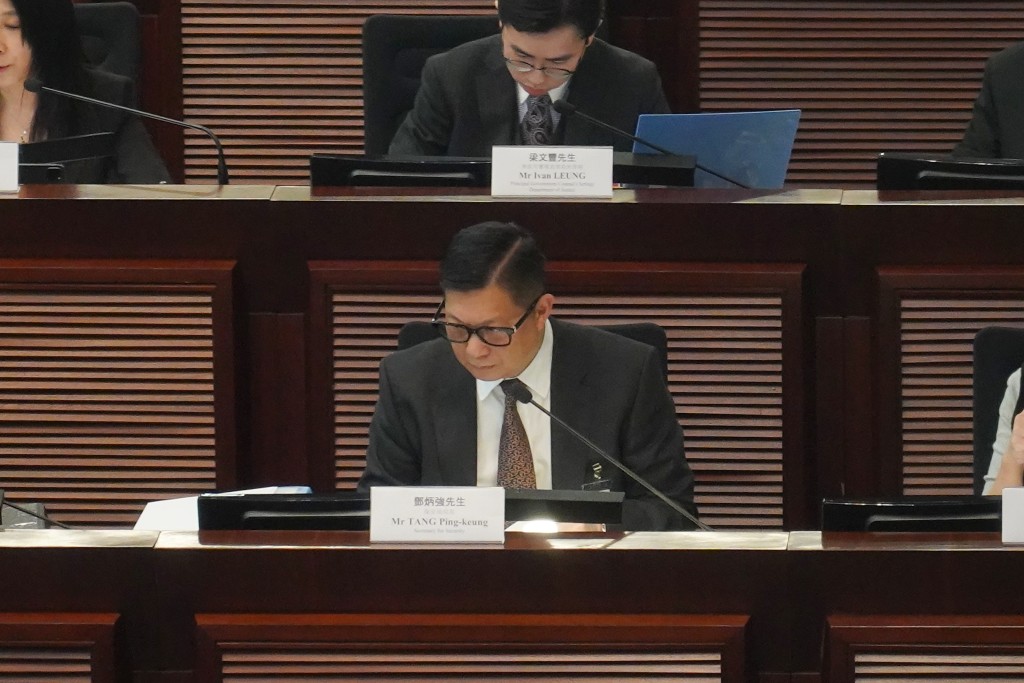 《维护国家安全条例草案》委员会今午（14日）完成对修订逐条审议。叶伟豪摄
