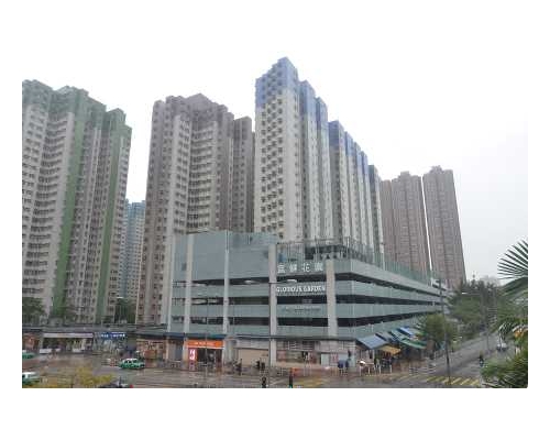 富健花園高層戶獲區內首置客以呎價8574元購入。