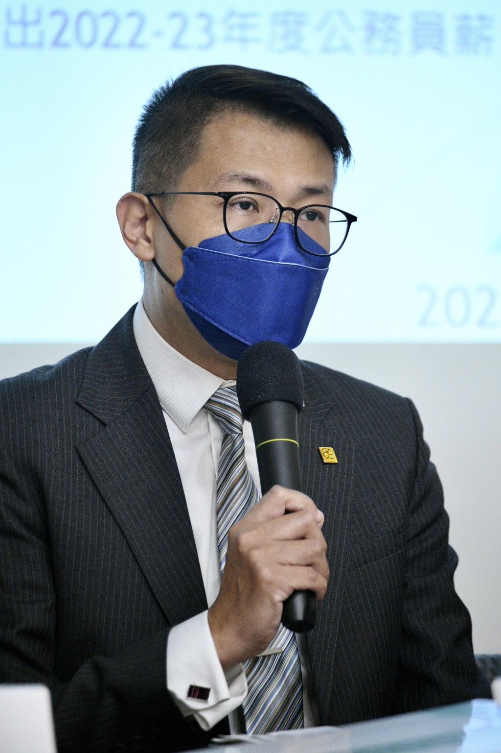 香港公務員總工會主席馮傳宗向《星島頭條》表示,低層淨值太少,未能應付最基本生活費用變動,建議增幅與中層的2.64%看齊。 香港公務員總工會主席馮傳宗向《星島頭條》表示,低層淨值太少,未能應付最基本生活費用變動,建議增幅與中層的2.64%看齊。