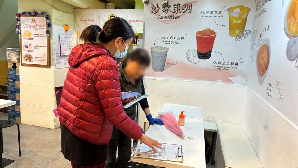 環保署去年底開始派員走訪全港20000間中小型食肆,協助他們了解管制內容,至今已訪問超過15000間。環境局fb