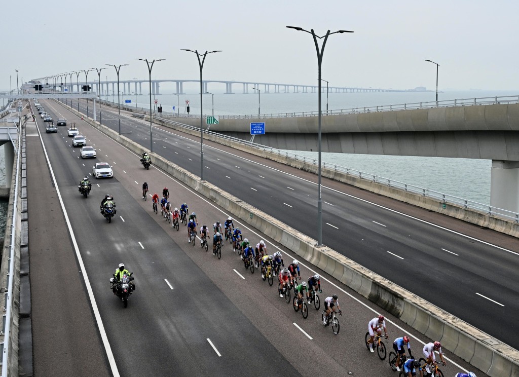 粵港澳公路單車賽暨全運會公路單車測試賽今早舉行。蘇正謙攝