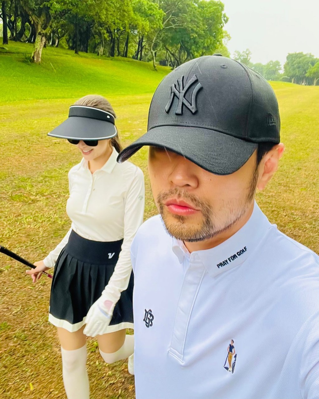 昆凌早前亦跟丈夫周杰倫穿「情侶裝」去打Golf。