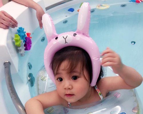 咘咘全程攬水泡。
