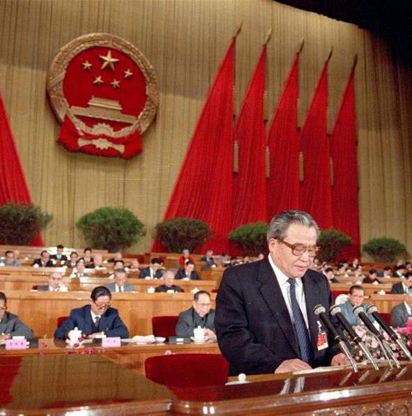 1996时任全国人大常委会秘书长曹志。 新华社资料图
