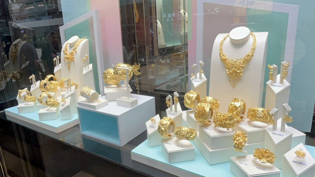 將金飾拿到金行回收，有可能會被收取「火耗」費用。