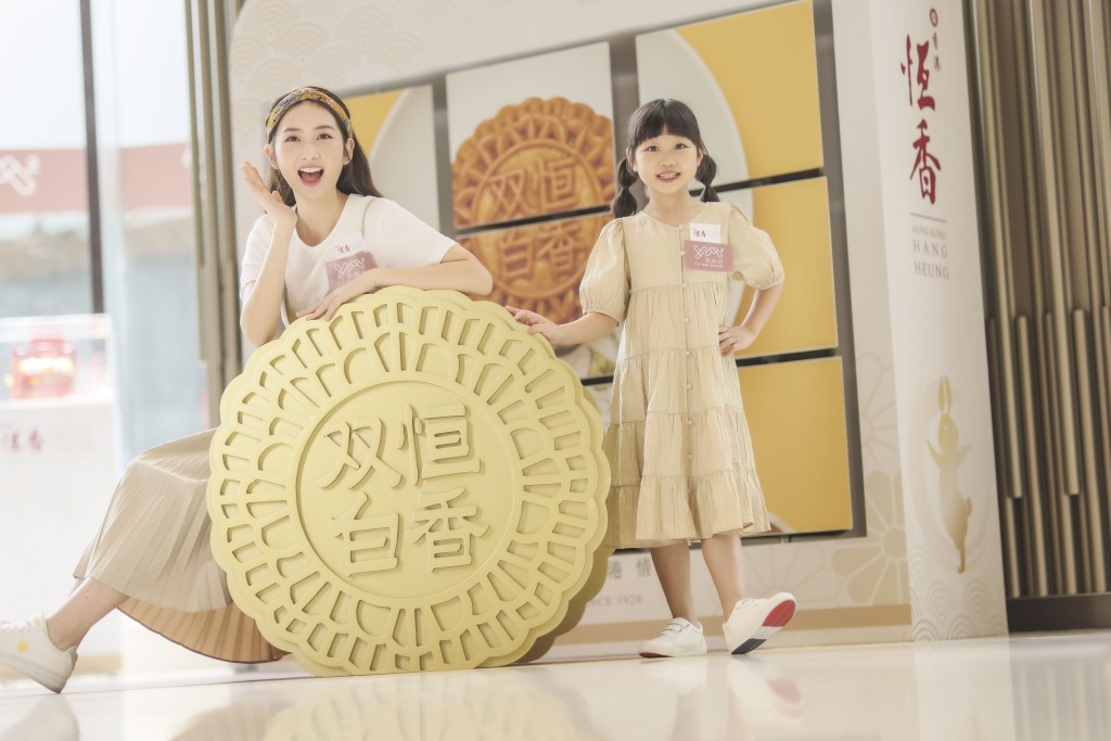 裕民坊YM2場內有月餅過三關及月餅造型櫈。