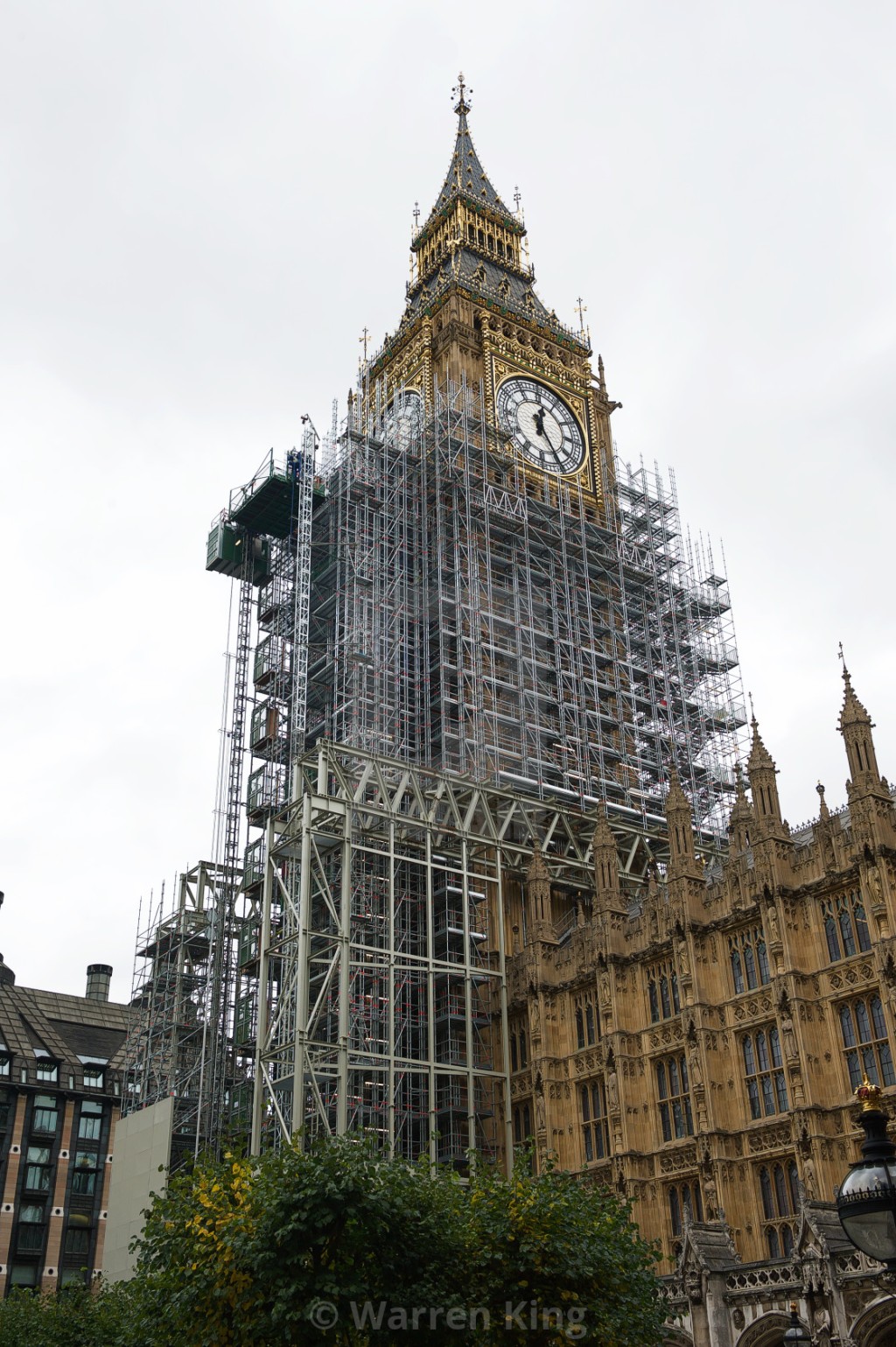 大笨钟维修工程。网图