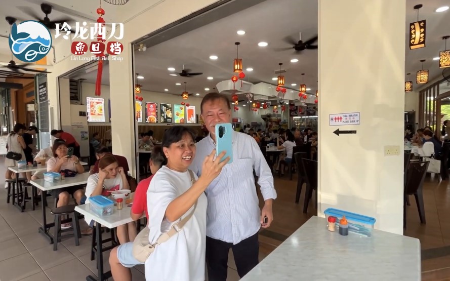 廖偉雄的「玲瓏西刀魚蛋檔」高朋滿座。