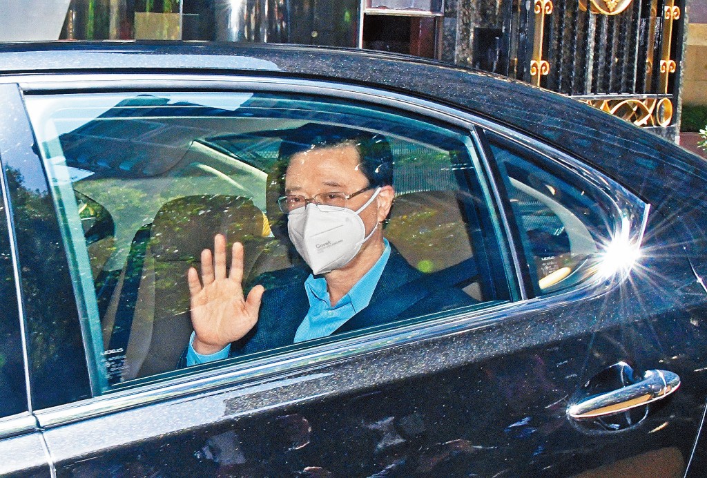 政務司司長李家超，昨日仍未回應是否有意參選等提問。