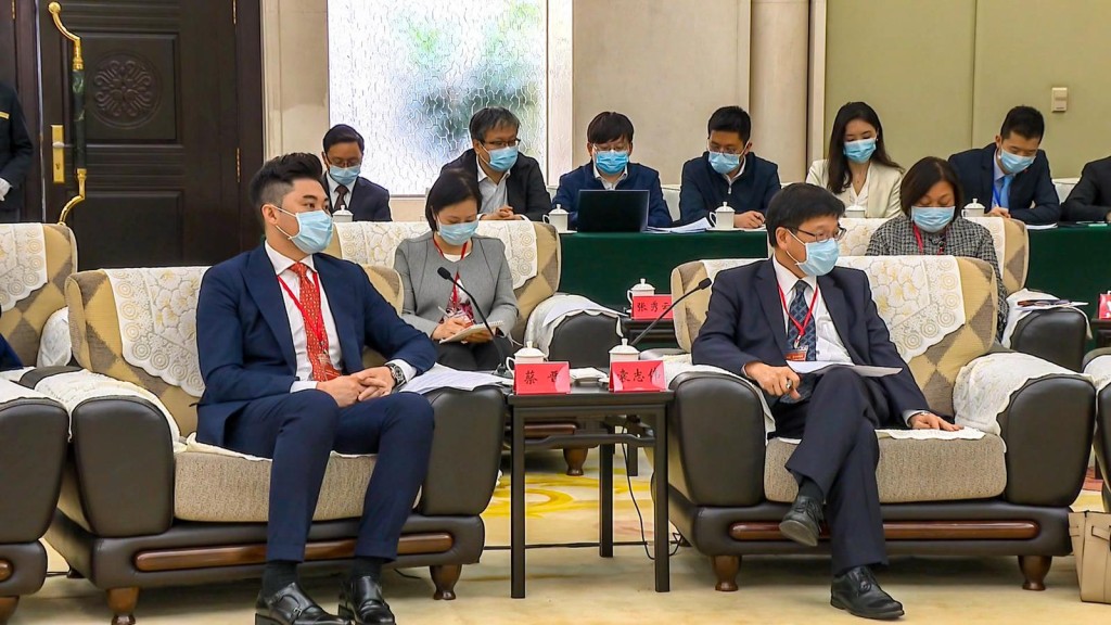 蔡晋(左)指星島在港澳、海外華人圈有較強影響力。