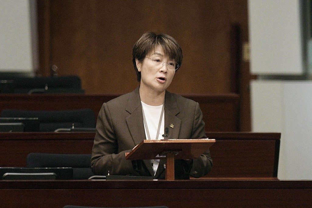 方國珊詢問政府能否提供前往啟德的交通配套以支援長者。