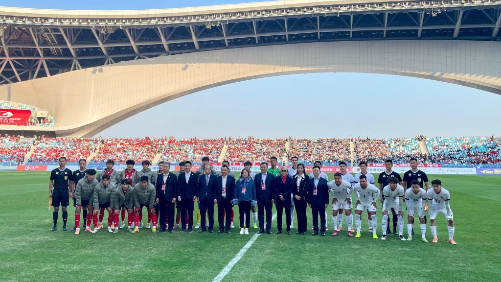 省港盃│ 羅淑佩等到南沙為港隊打氣。羅淑佩fb