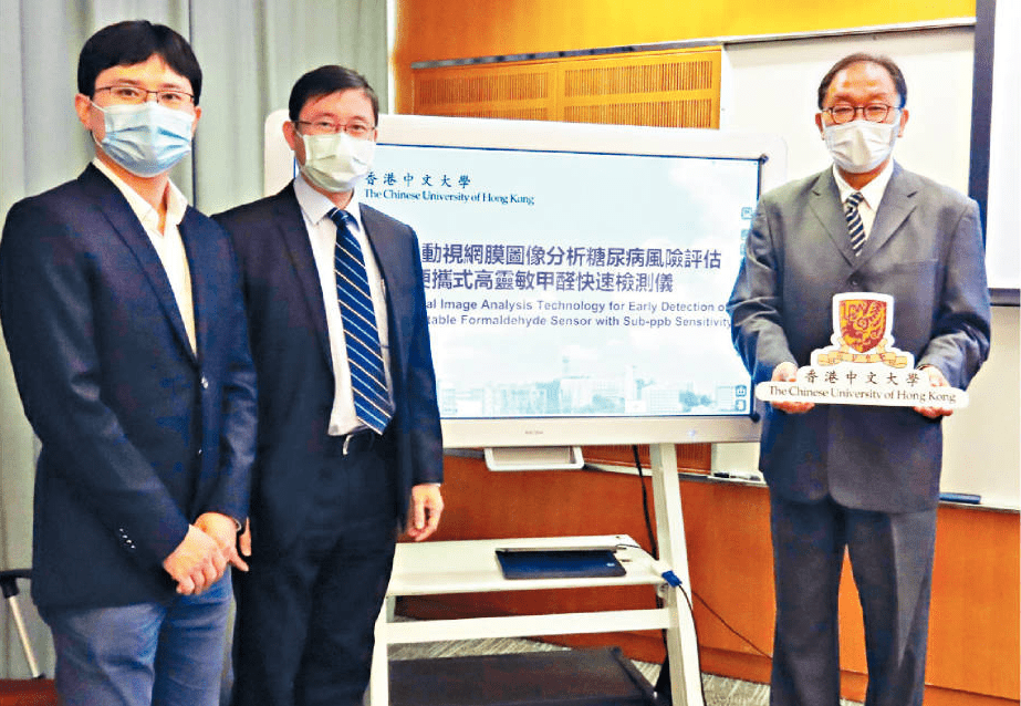 （右起）中大工程学院副院长黄锦辉、赛马会公共衞生及基层医疗学院教授徐仲锳及机械与自动化工程学系副教授任伟。