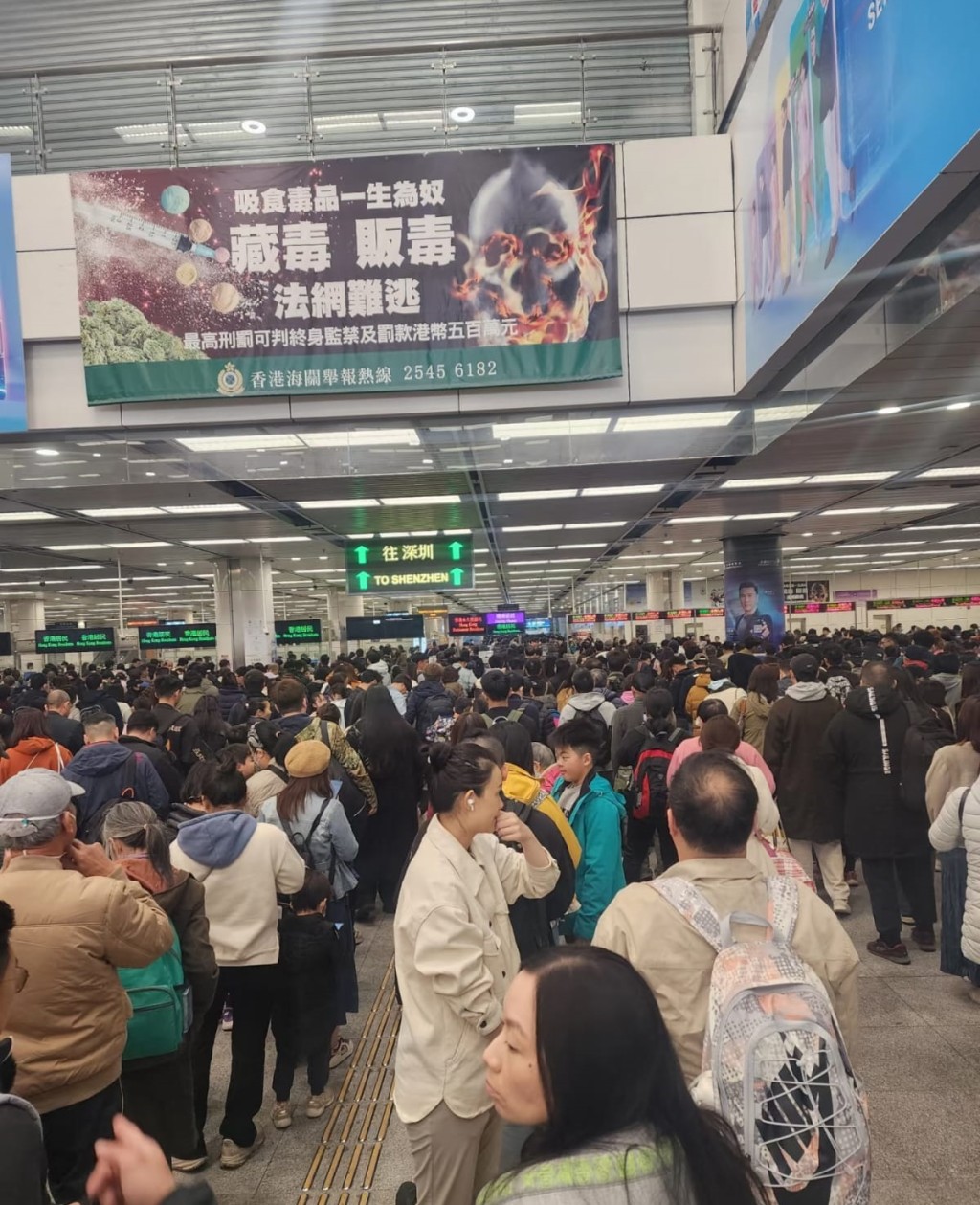 聖誕節長假期25日開始，各口岸早上起繁忙。網上圖片