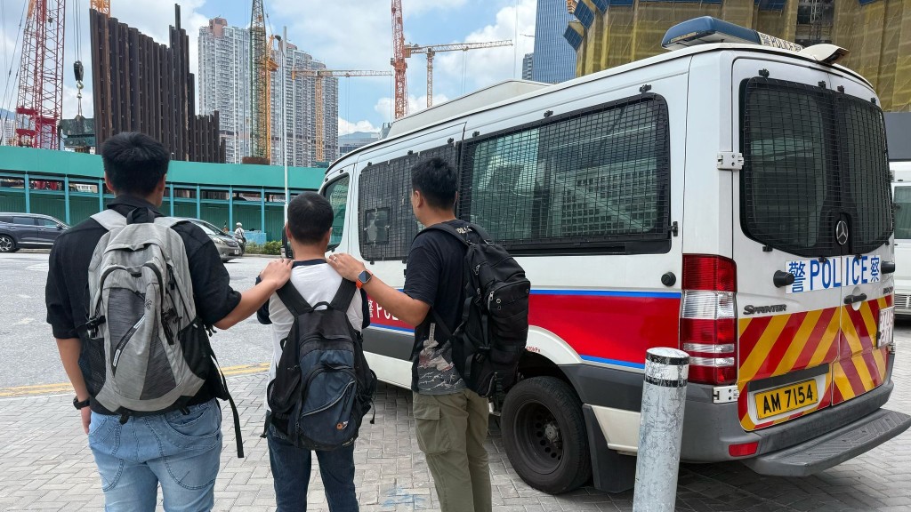 跨部門東九龍打擊黑工，拘捕13人。警方圖片