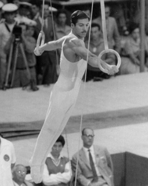 阿札良曾经两度赢得吊环奥运金牌。 网上图片