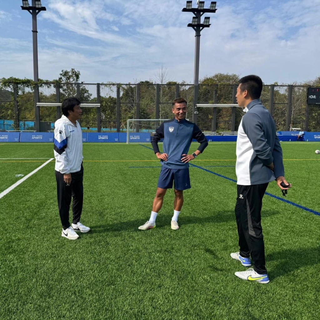 「阿凱」與東區體育會總監朱志光（左）和主帥吳偉超（左）亦頗有淵源。東區官方圖片