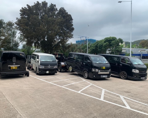 部份被截查的車輛。 警方提供