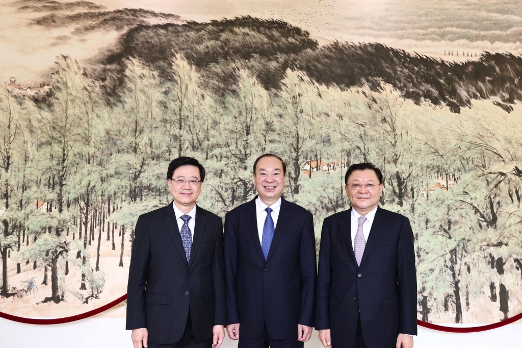李家超與廣東省委書記黃坤明、省長王偉中見面。李家超facebook圖片