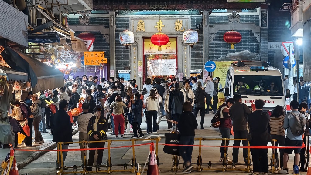 周六（3月14日）是農曆正月廿六「觀音開庫」之日。黃文威攝