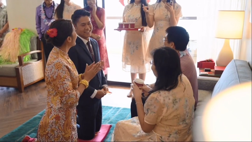 周美欣结婚跟足传统仪式。