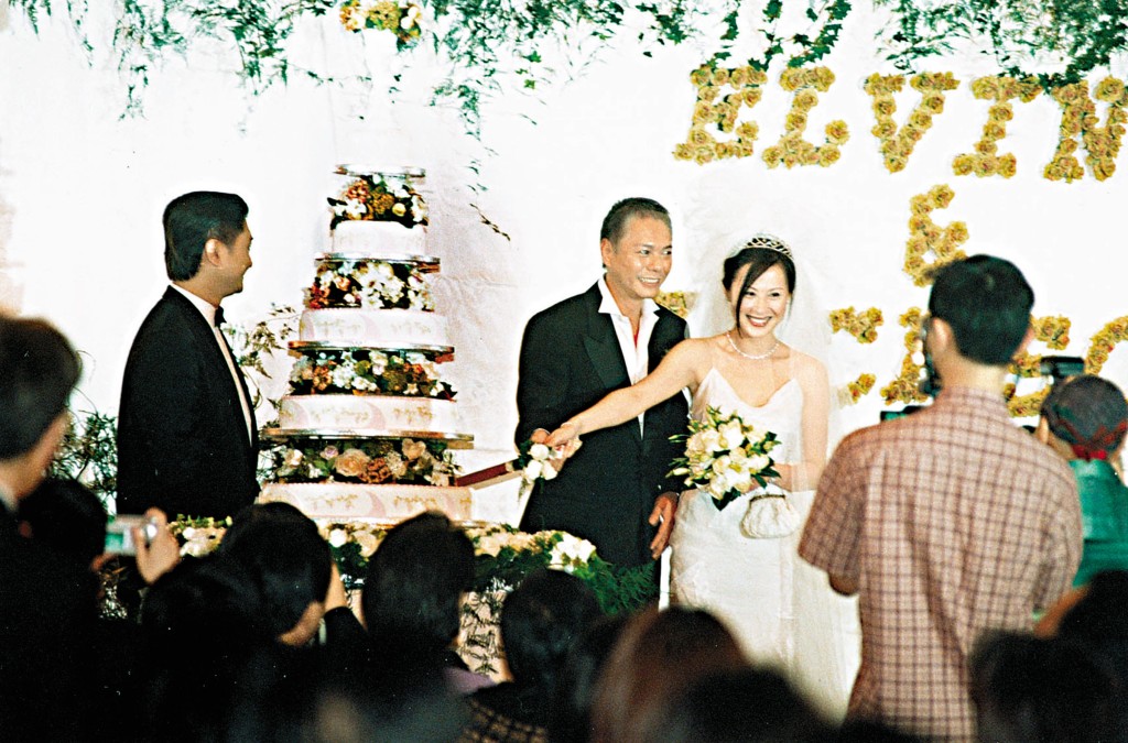 江欣燕2001年与拍拖十年的商人吴积逊（Jackson）结婚，婚后更淡出幕前变身阔太多年。