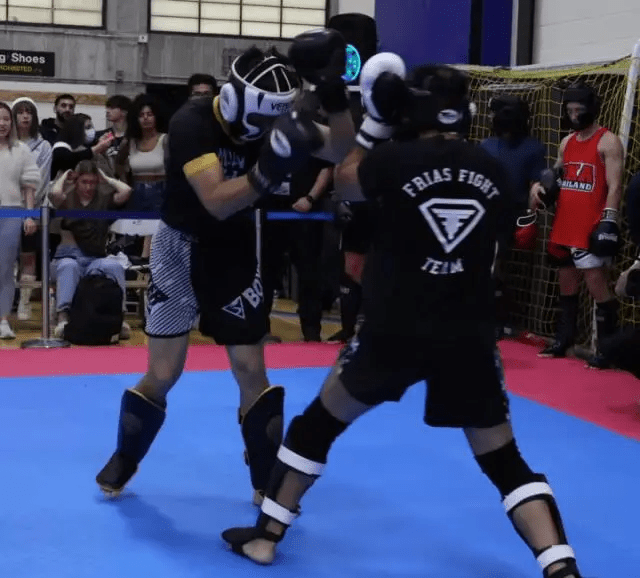 去年10月，雷震寰報名參加了在西蒙菲莎大學舉辦的「踢拳（kickboxing）錦標賽」。