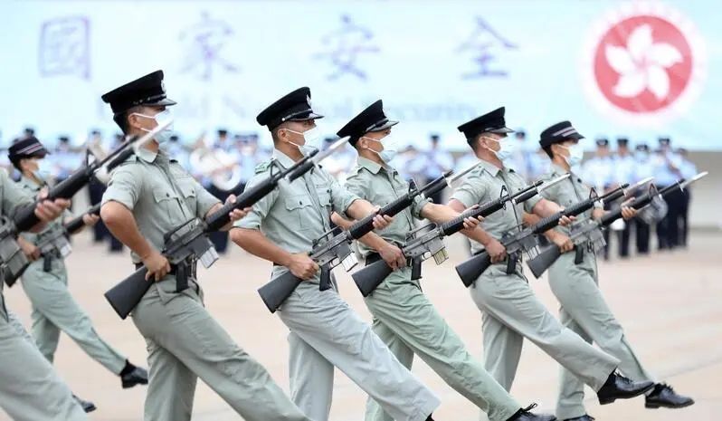 基本法授權香港特區自行立法維護國家安全，體現了「一國兩制」特色和中央對香港特區的高度信任。