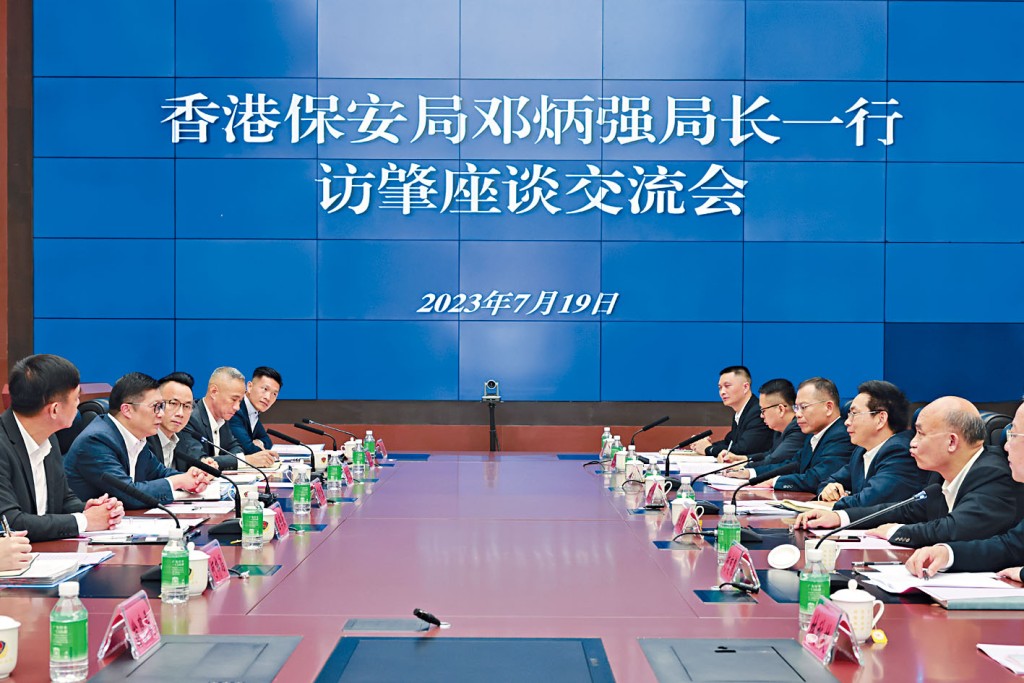 鄧炳強在肇慶拜會肇慶市公安局。