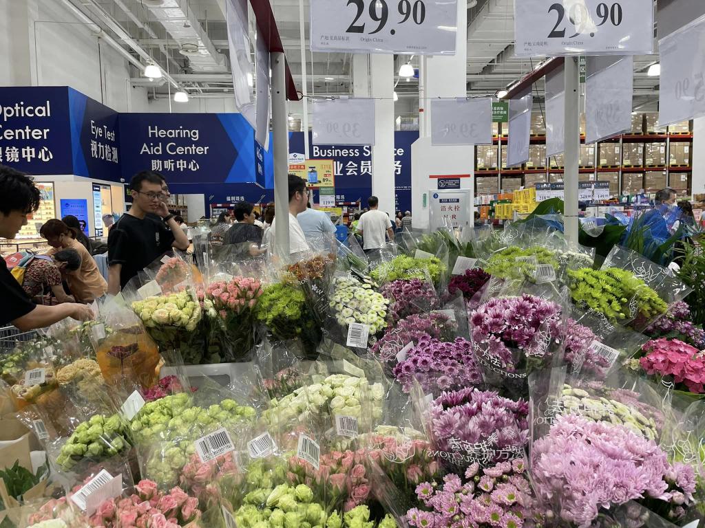 内地超市10枝郁金香售29.9元人民币。