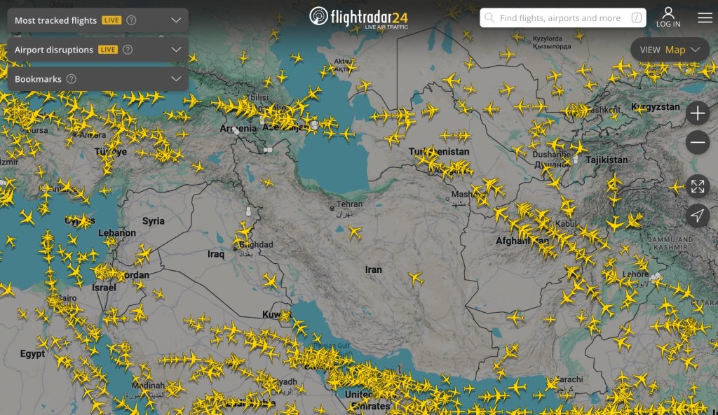 航空網站「FLIGHTRADAR24」引述伊朗最新發布新的航行通告，伊朗已關閉其領空，禁止所有航班飛行。