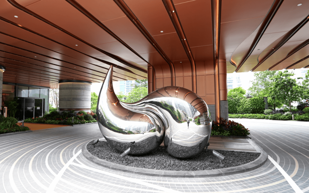 另一件作品「融情」則將水與火元素巧妙融合,Simon形容為「碰在一起,好像很好的朋友一樣」,創造出風水極佳的環境。 另一件作品「融情」則將水與火元素巧妙融合,Simon形容為「碰在一起,好像很好的朋友一樣」,創造出風水極佳的環境。