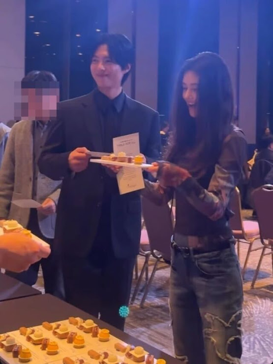 周日,NewJeans成員Danielle與男神朴寶劍一同出席慈善晚宴。 周日,NewJeans成員Danielle與男神朴寶劍一同出席慈善晚宴。