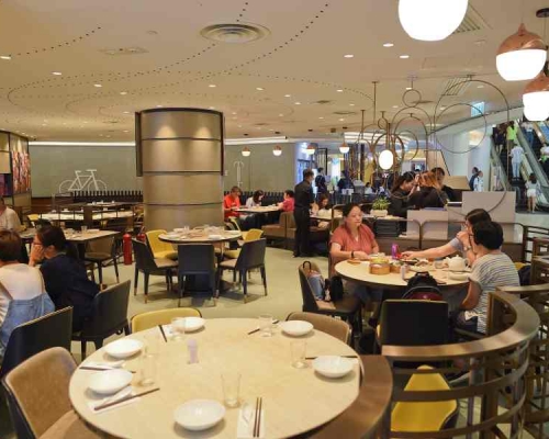 市民減少外出，食肆生意大受打擊。