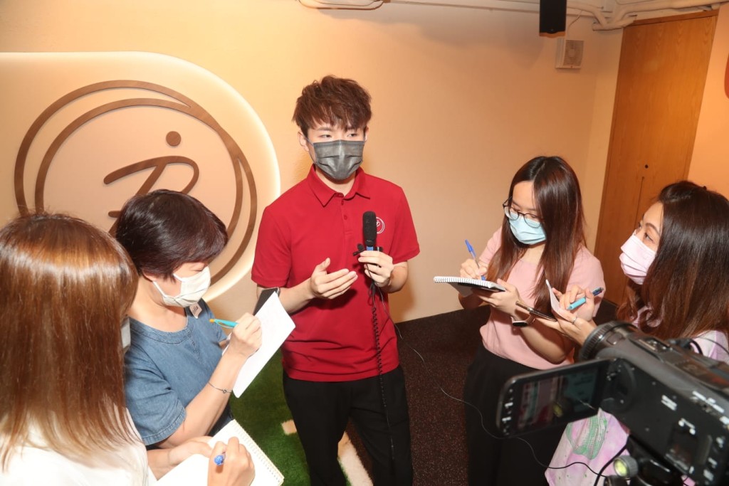 花姐叫Ian捉姜濤上去健身。