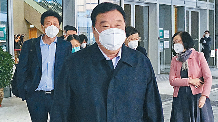 梁萬年指Omicron傳播力及死亡率比大號感冒嚴重。資料圖片