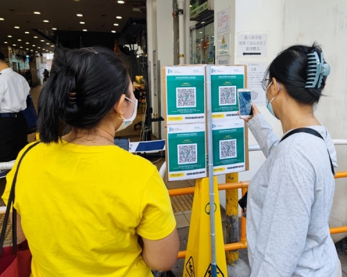 市民今日起進入食環署轄下街市，須掃描「安心出行」流動應用程式二維碼。
