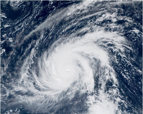 超强台风「玉兔」。日本气象厅卫星图片