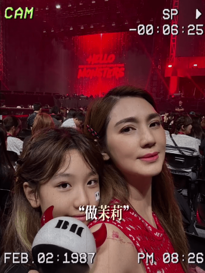 洪欣女兒長得亭亭玉立，越來越靚。